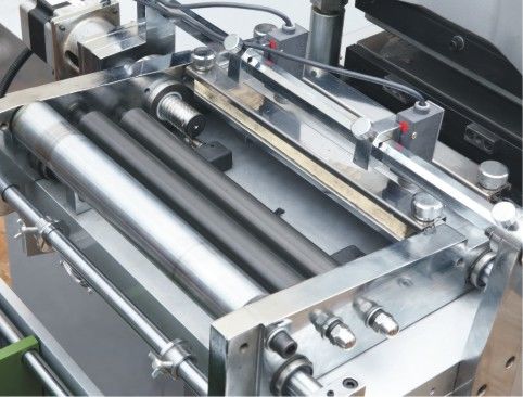 De Matrijzensnijmachine van het hoge snelheids Flatbed Automatische Zelfklevende Etiket