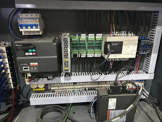 SR-1300C Servo Motor Kontrollü Etiket Öldürme Kesimi için Kağıt Çekirdek Kesme Makinesi