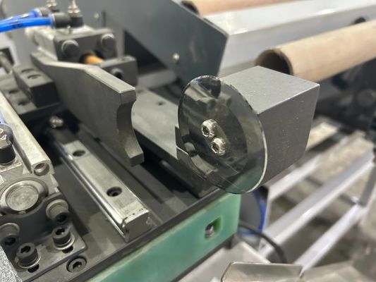 SR-1300C Servo Motor Kontrollü Etiket Öldürme Kesimi için Kağıt Çekirdek Kesme Makinesi