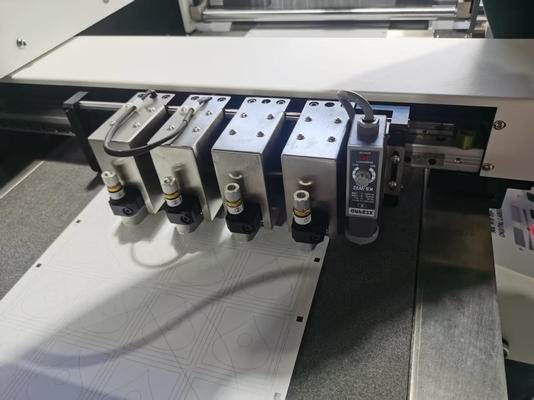 Digital Die Cutting Machine 330mm Width 0.1mm Precision Servo Motor