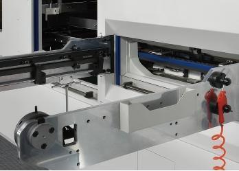 Maintaining Highest Precision Automatic Cardboard Die Cutting Machine Paper Die Cutter Without Stripping For Carton